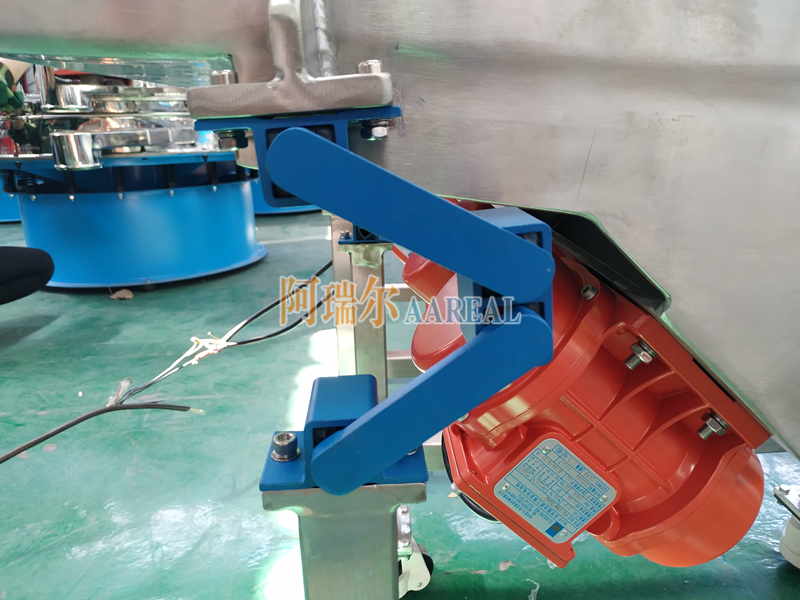 Vibrating Feeder With Elastic Vibration Support Elements